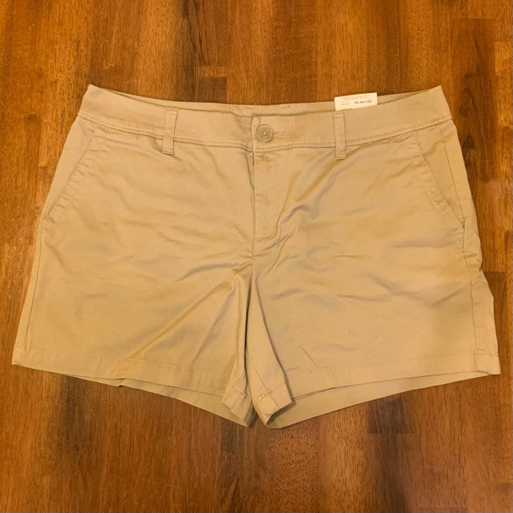 Liz Claiborne NWT Shorts 12 Petite Khaki Tan Classic Chino